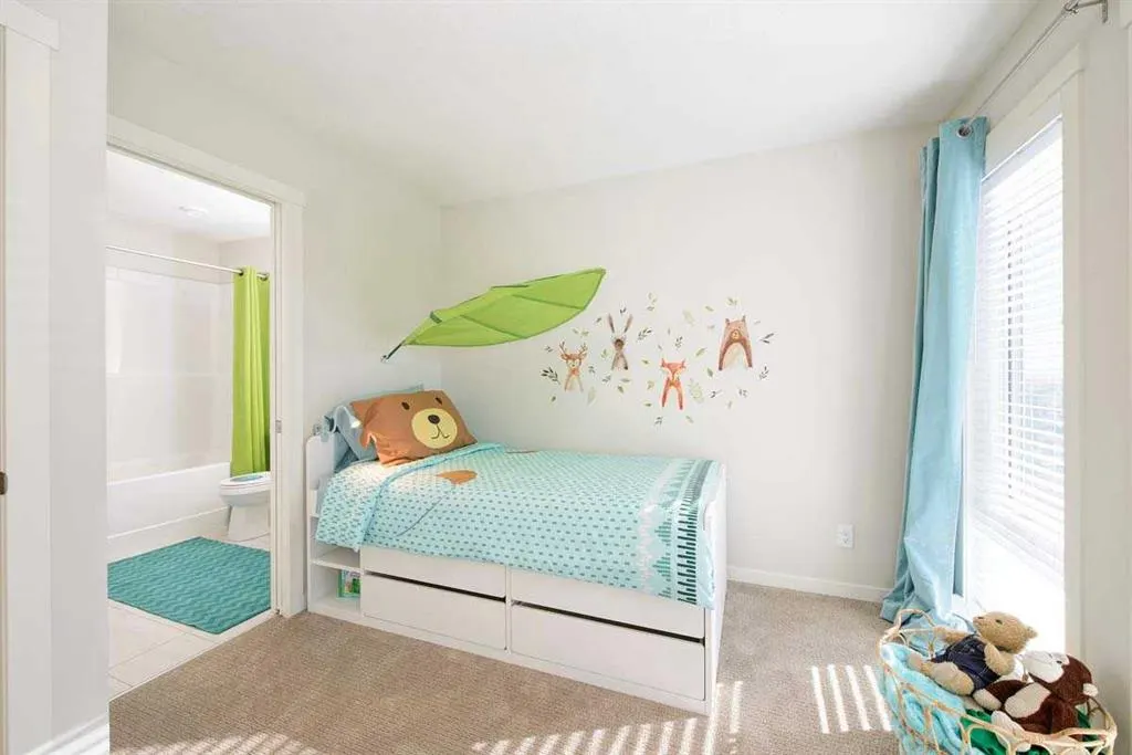 135 Mahogany Parade SE, #706