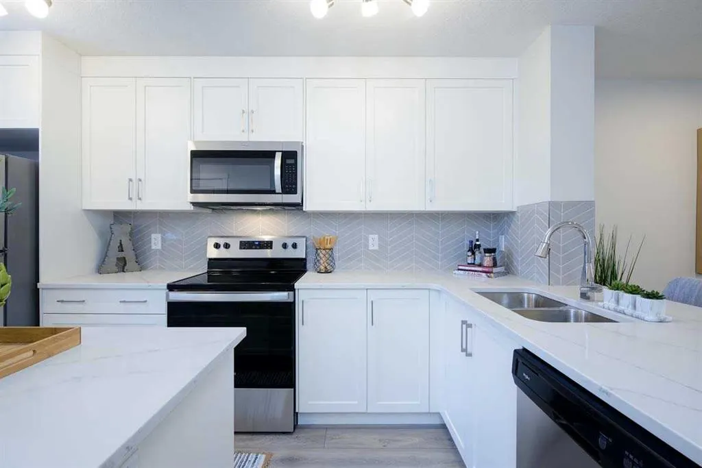 135 Mahogany Parade SE, #706