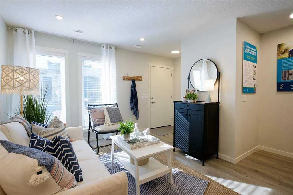 135 Mahogany Parade SE, #706