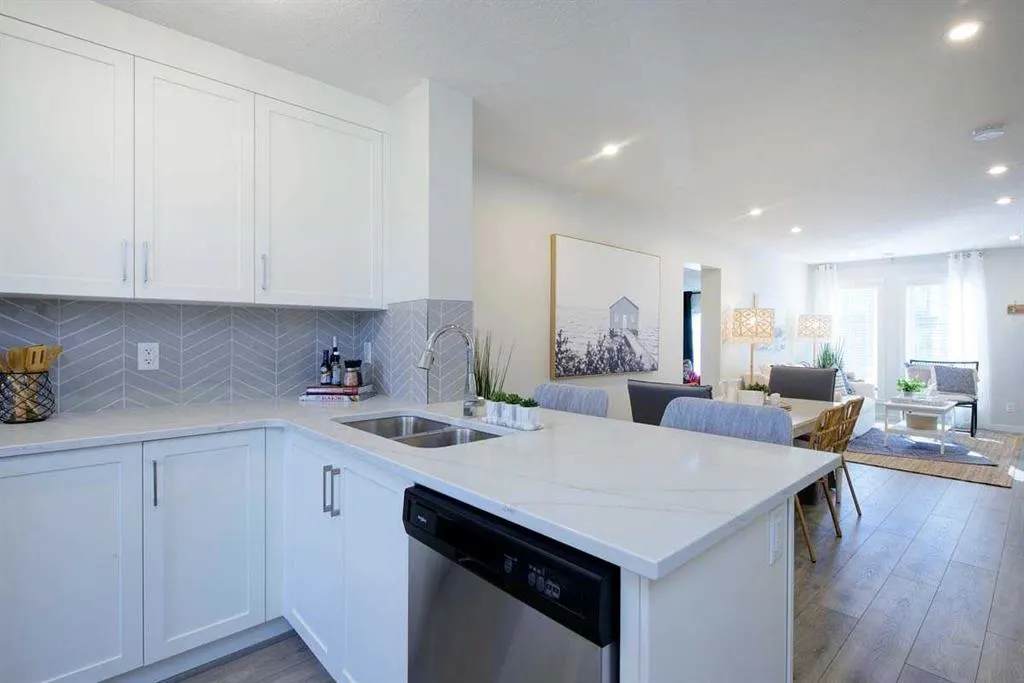 135 Mahogany Parade SE, #706