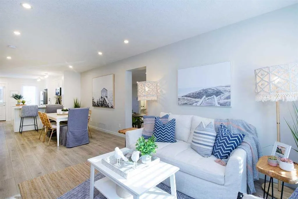 135 Mahogany Parade SE, #706