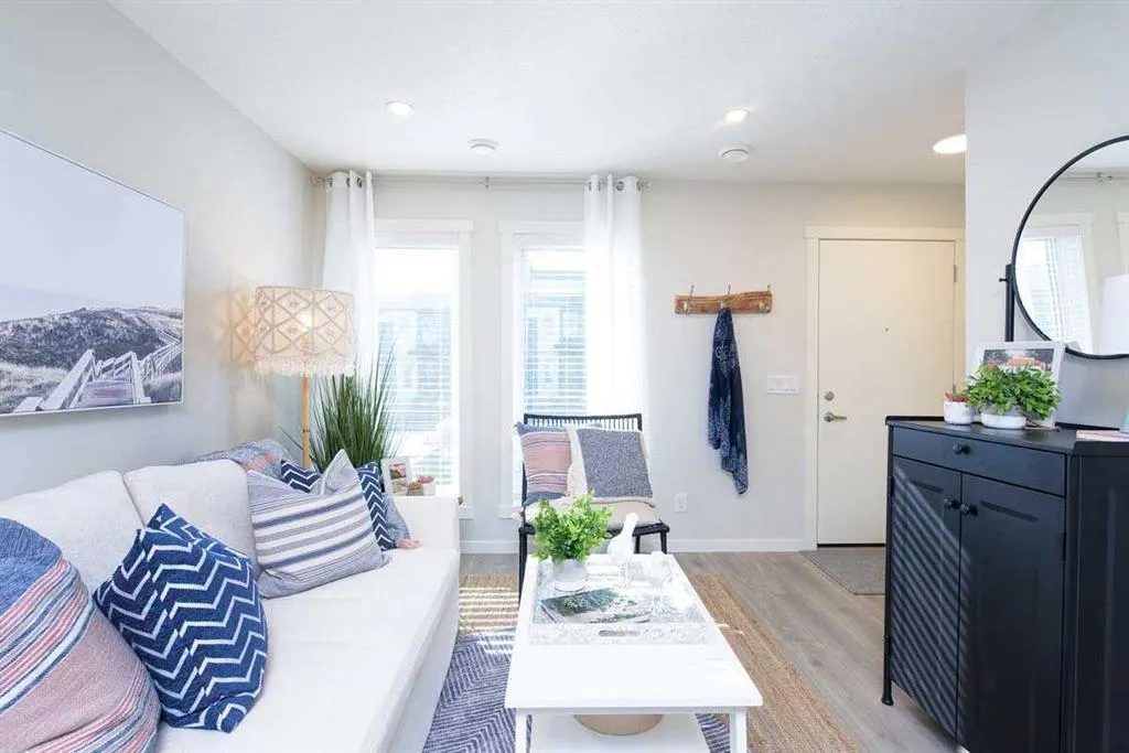 135 Mahogany Parade SE, #706