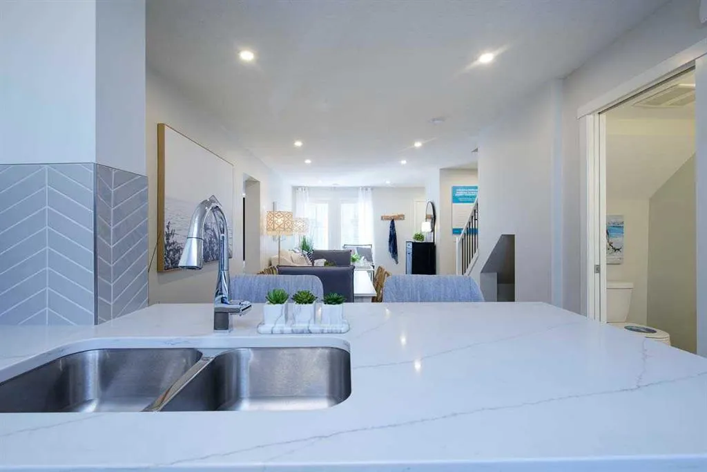 135 Mahogany Parade SE, #706