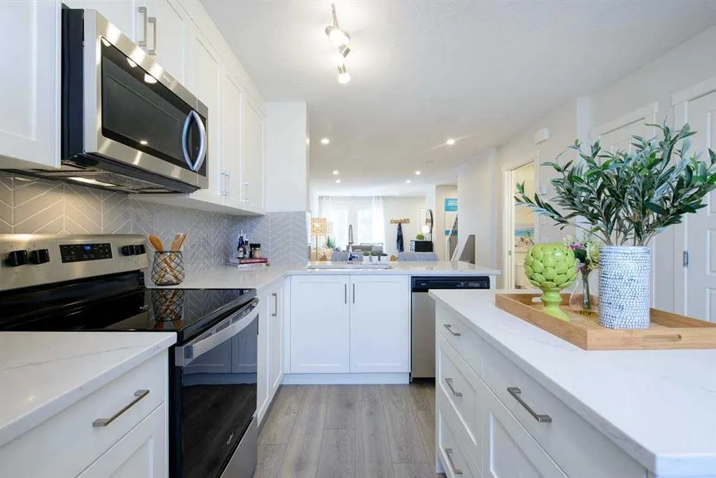 135 Mahogany Parade SE, #706