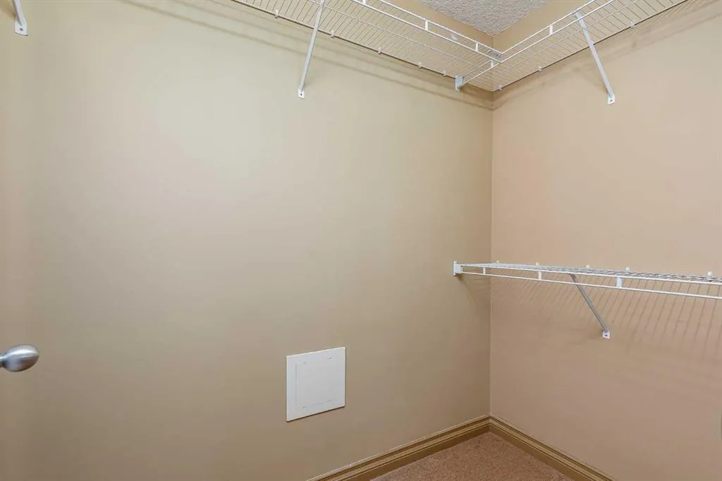 990 Centre Avenue NE, #106