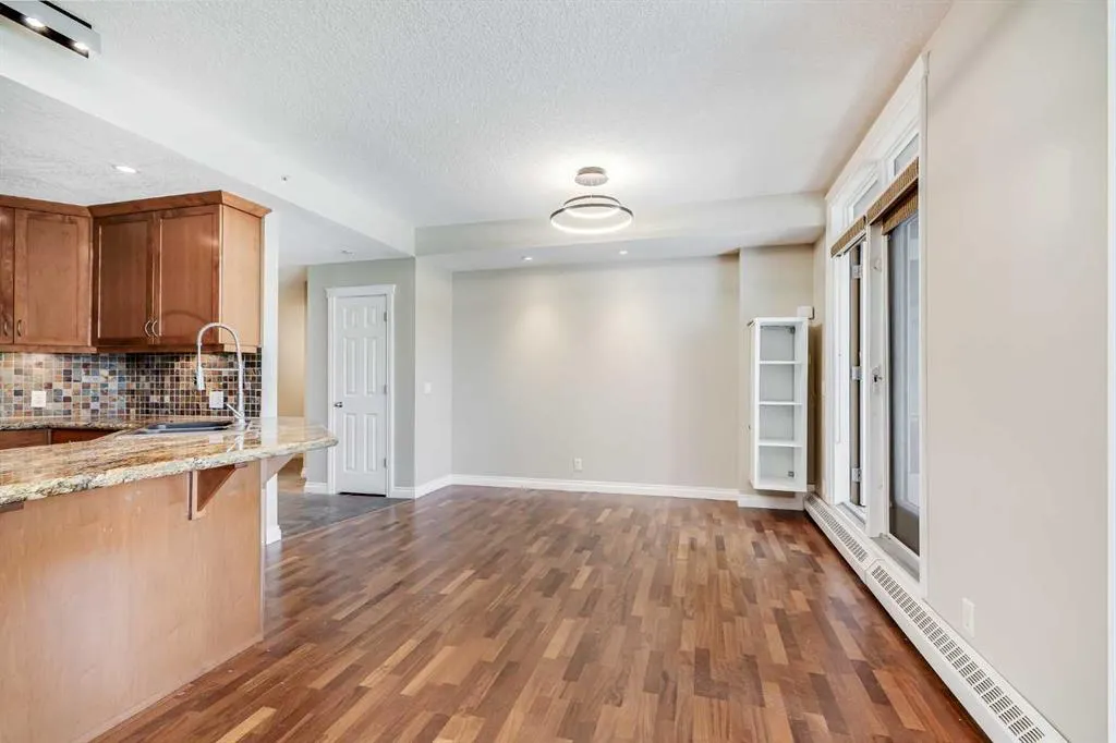 990 Centre Avenue NE, #106