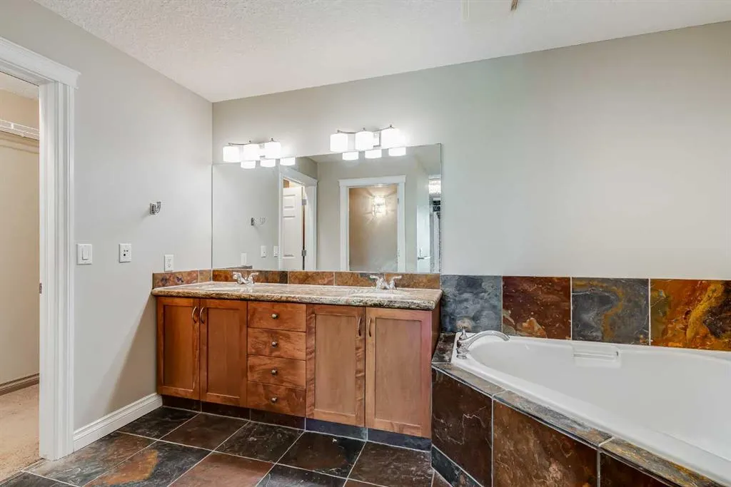 990 Centre Avenue NE, #106