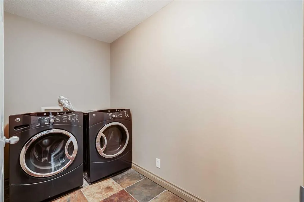 990 Centre Avenue NE, #106