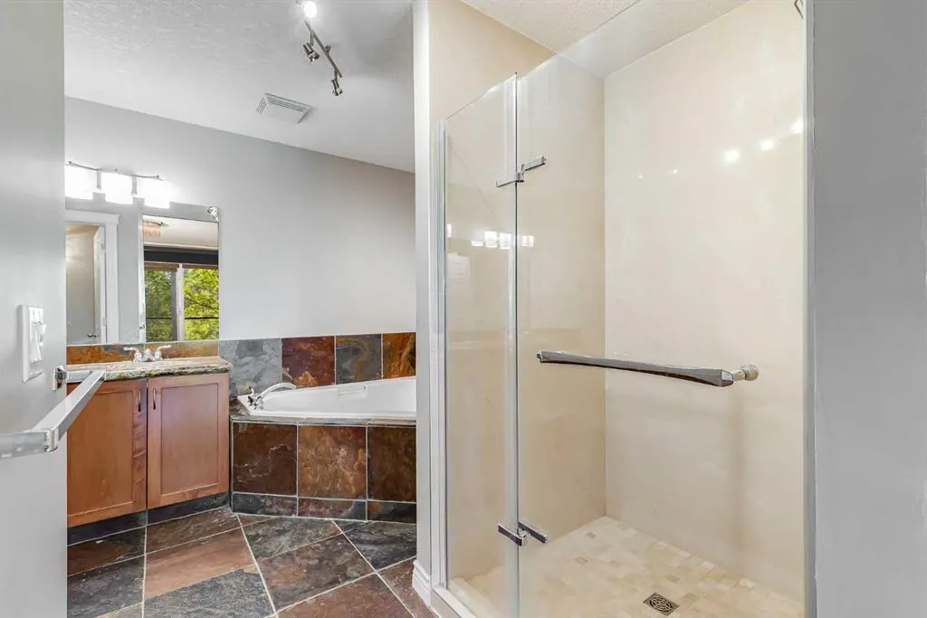 990 Centre Avenue NE, #106