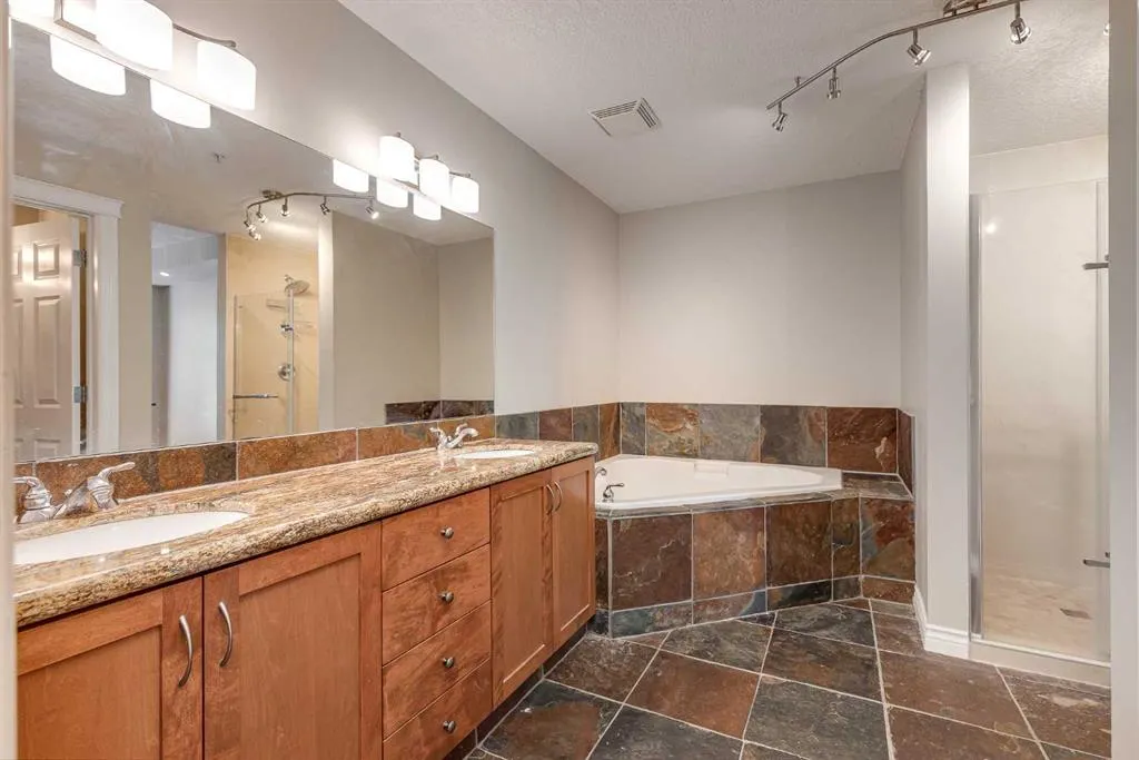 990 Centre Avenue NE, #106
