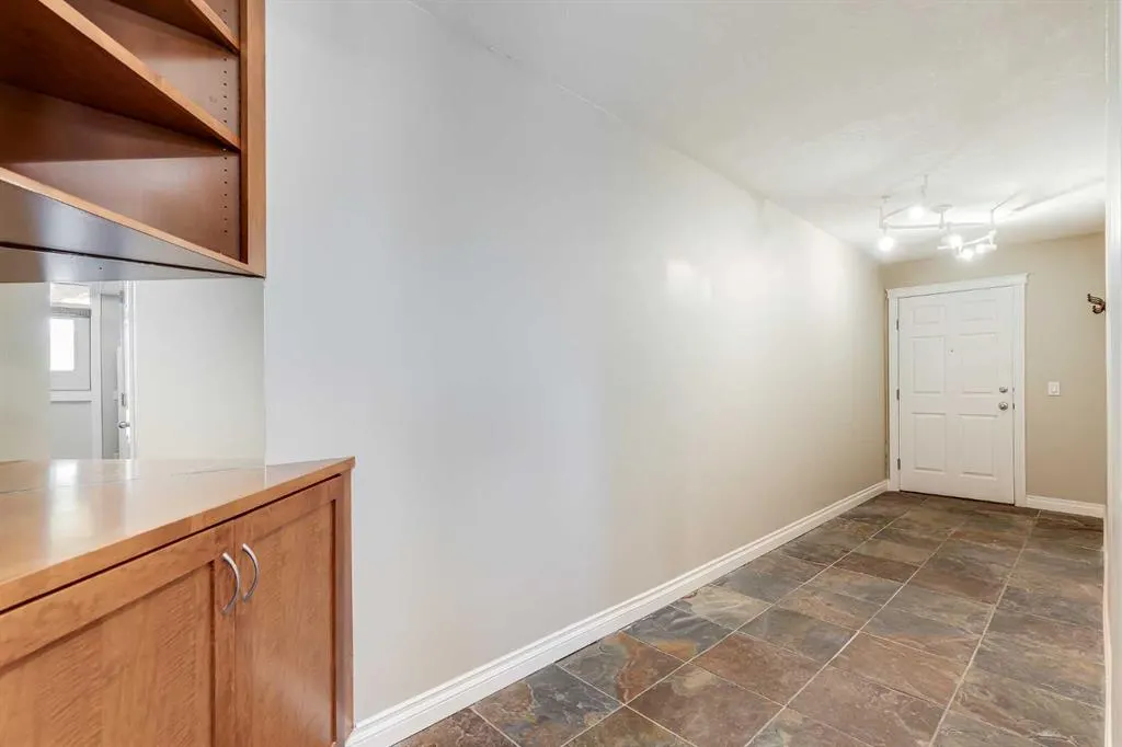 990 Centre Avenue NE, #106