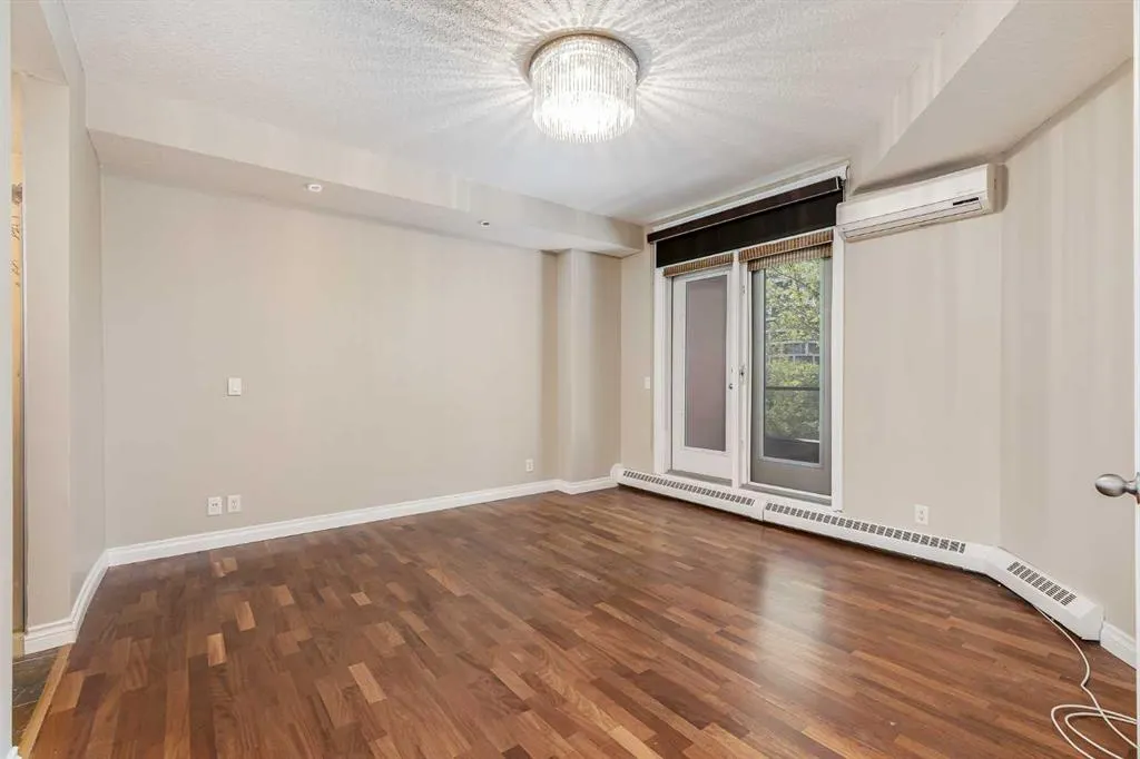 990 Centre Avenue NE, #106