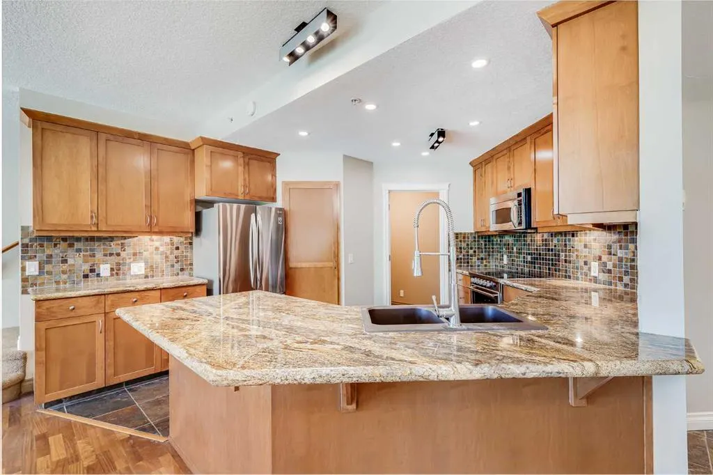 990 Centre Avenue NE, #106