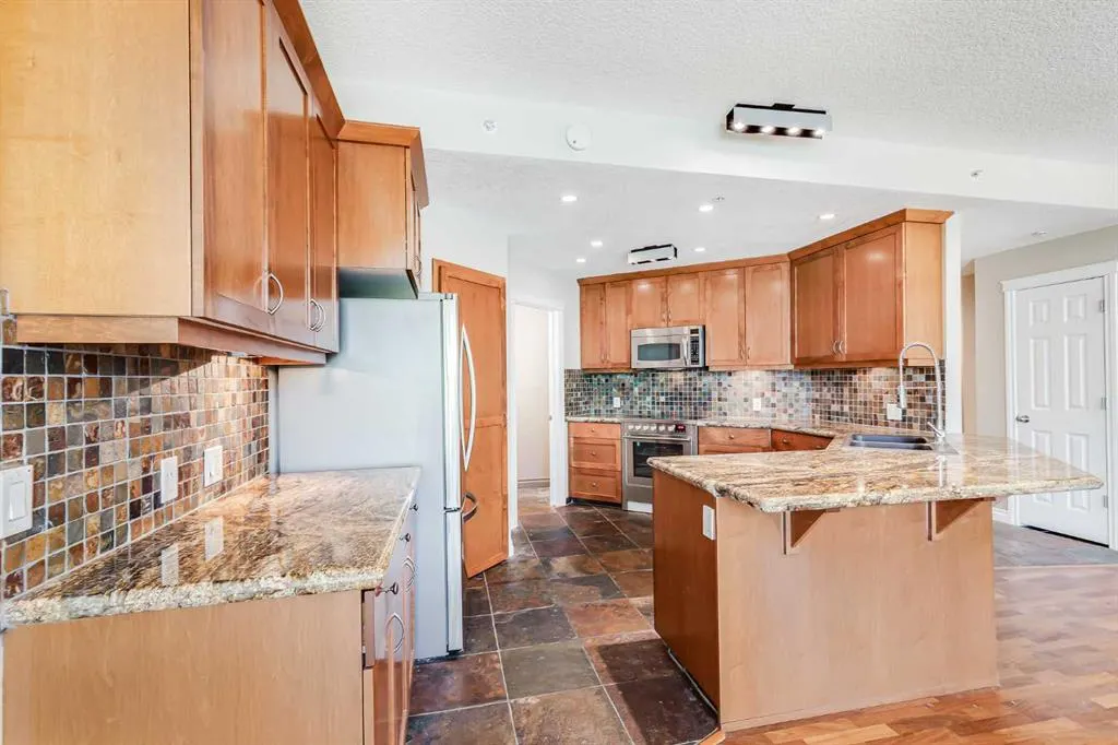990 Centre Avenue NE, #106