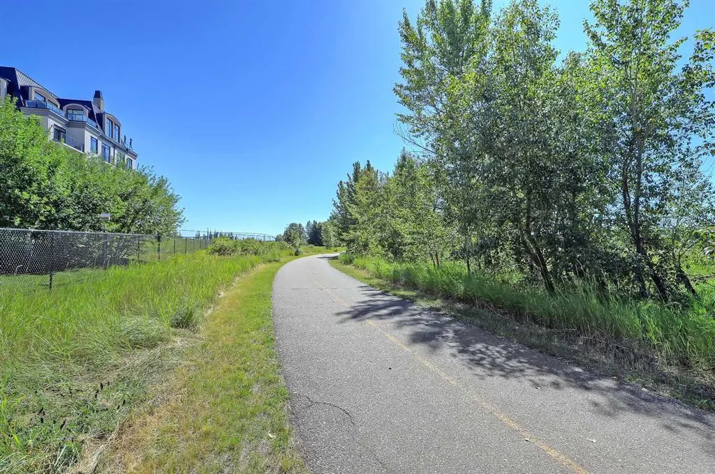 221 Quarry Way SE, #107