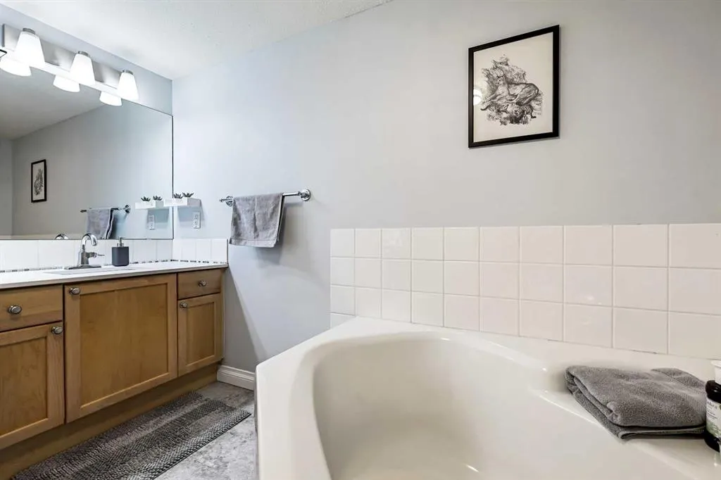 1631 28 Avenue SW, #211