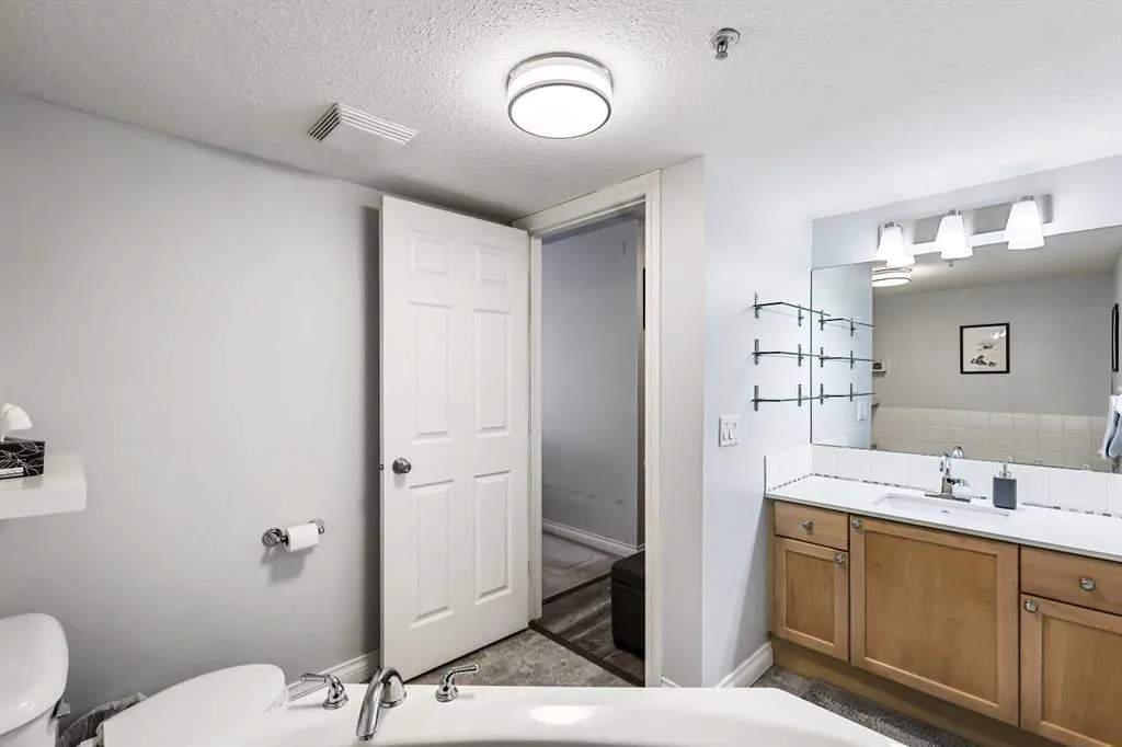 1631 28 Avenue SW, #211