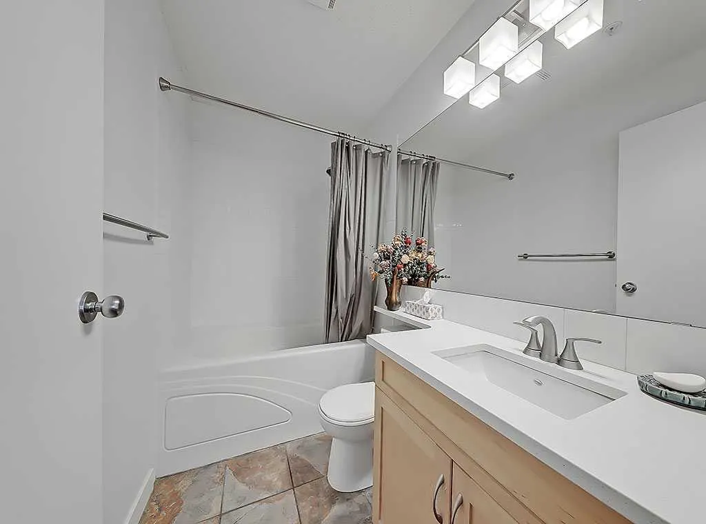 540 5 Avenue NE, #302