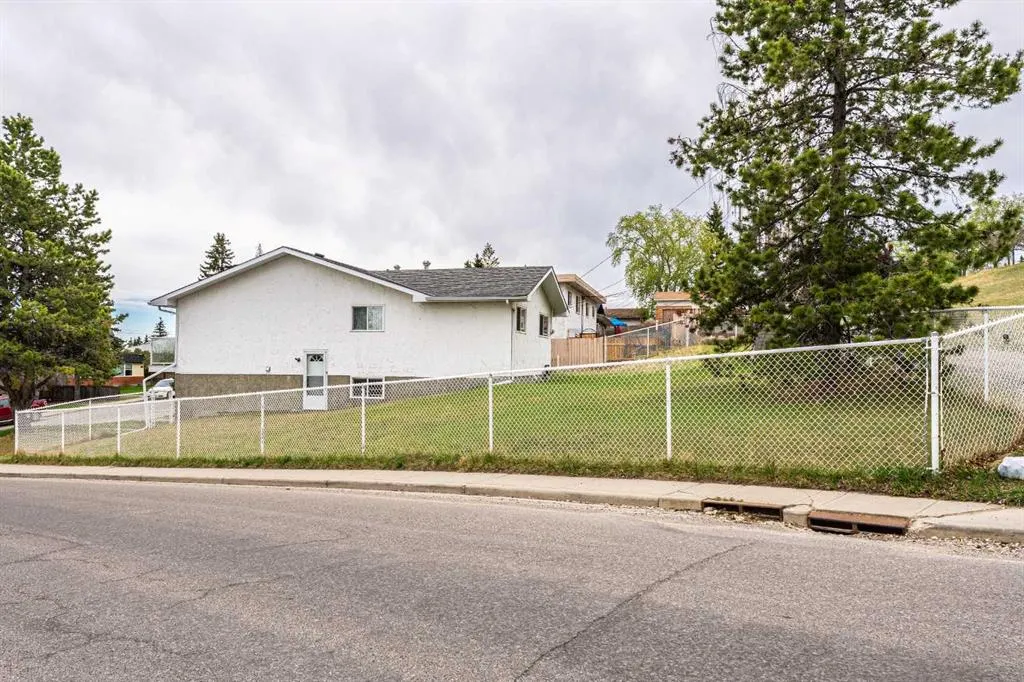 739 Tavender Road NW
