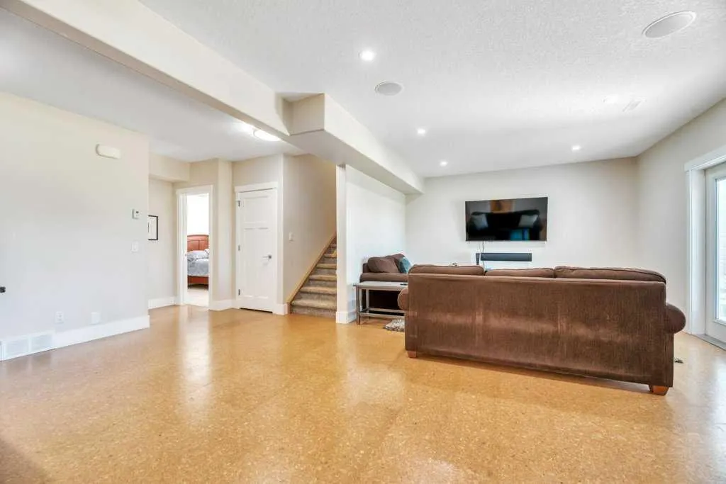 1069 Hillcrest Manor Estates