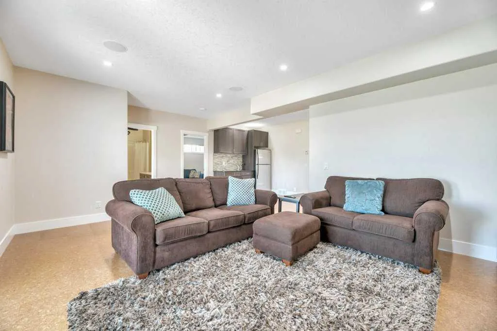 1069 Hillcrest Manor Estates