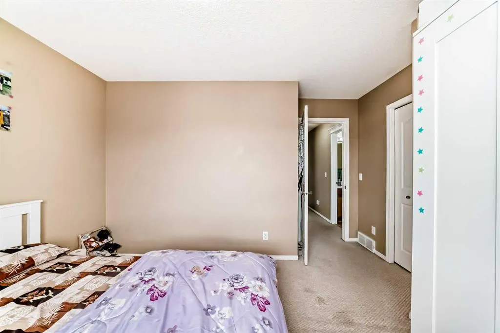 88 Taralea Gardens NE