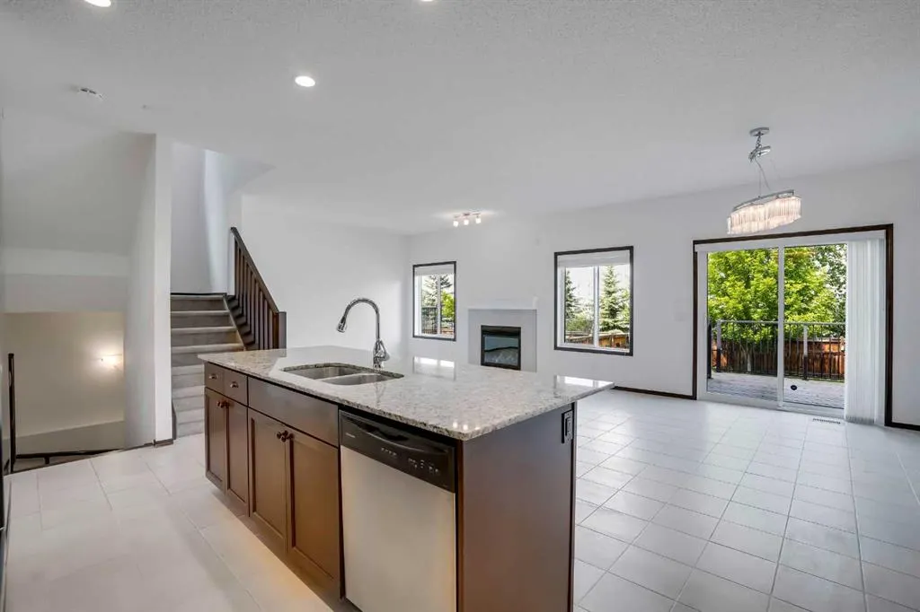207 Auburn Glen Drive SE