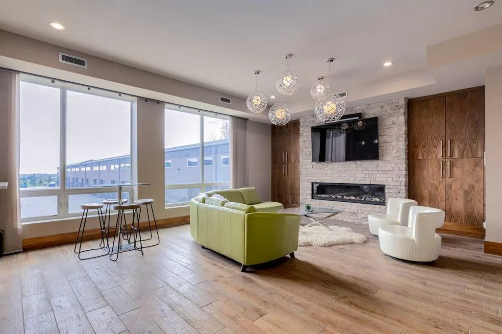 306046 17 Street E, #5