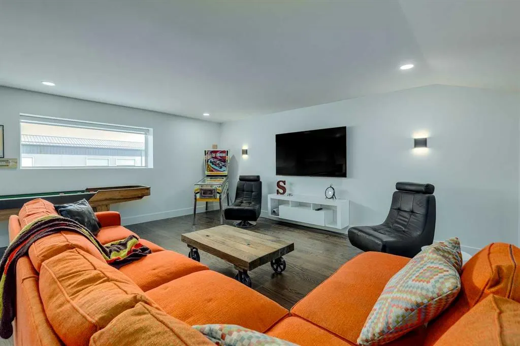 306046 17 Street E, #5