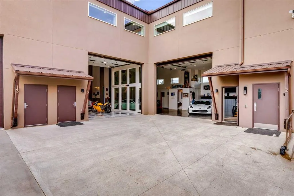306046 17 Street E, #5
