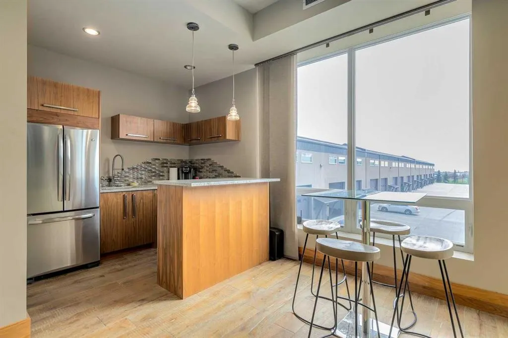 306046 17 Street E, #5