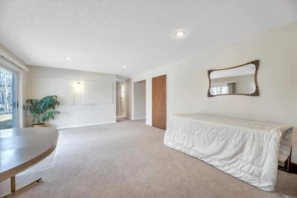 6 Wheeler Place E