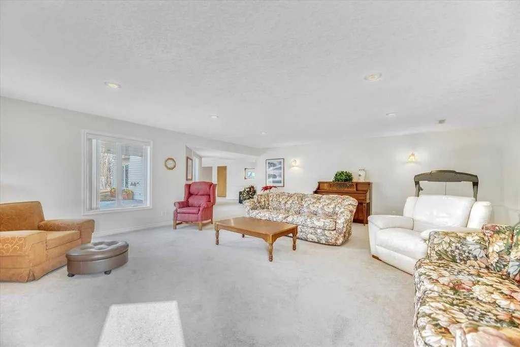 6 Wheeler Place E