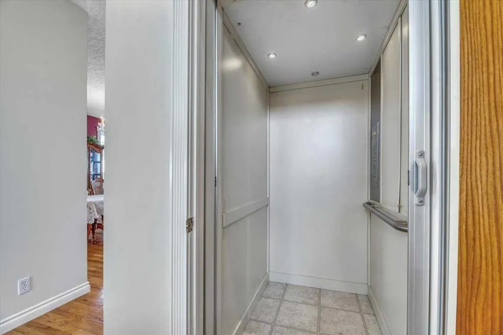 6 Wheeler Place E