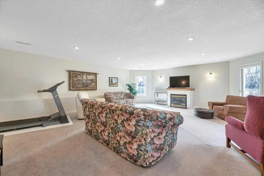 6 Wheeler Place E