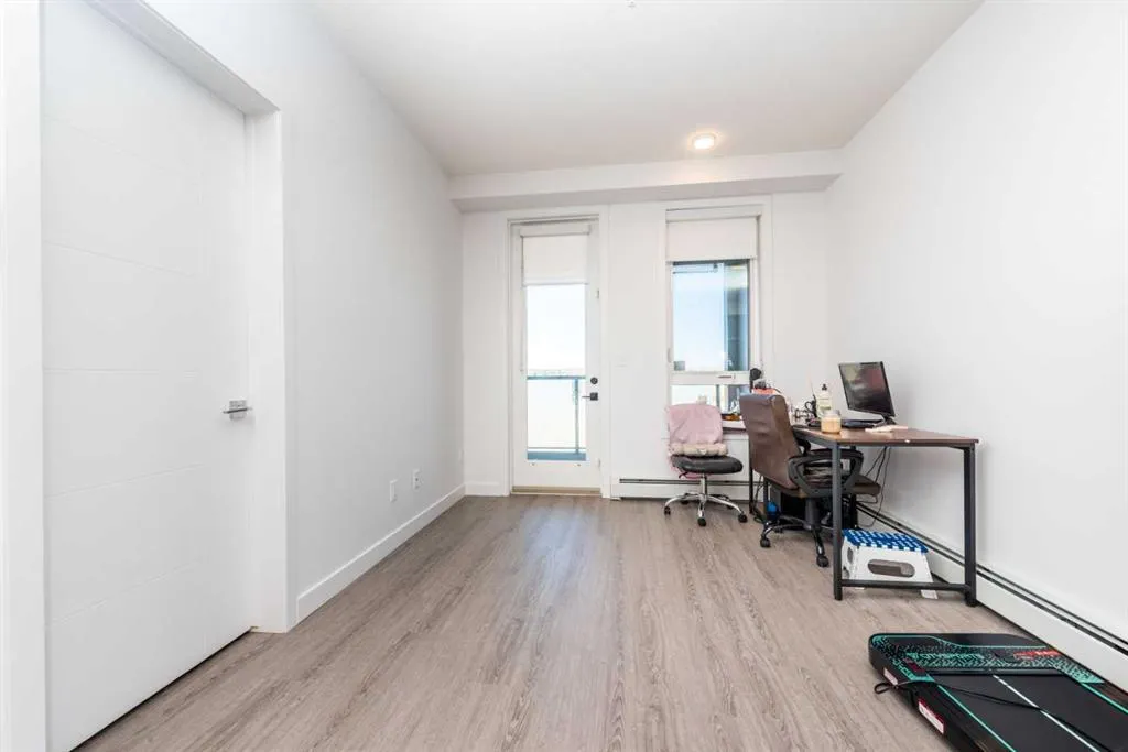 3932 University Avenue NW, #214