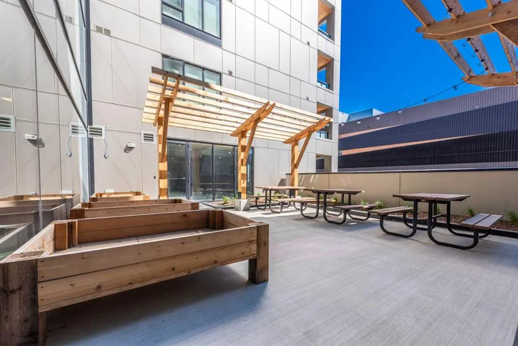 3932 University Avenue NW, #214