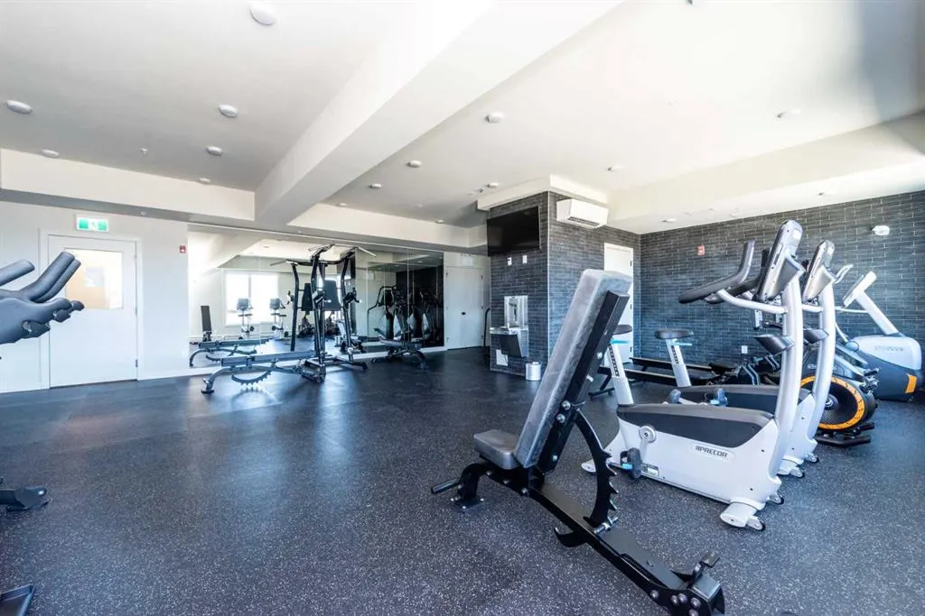 3932 University Avenue NW, #214