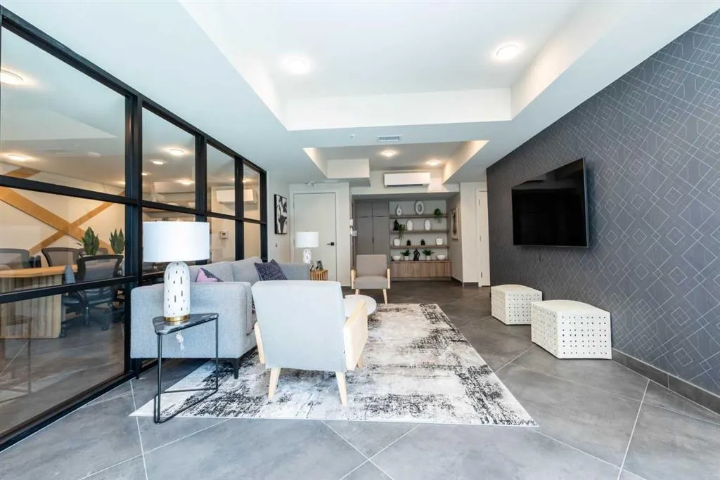 3932 University Avenue NW, #214