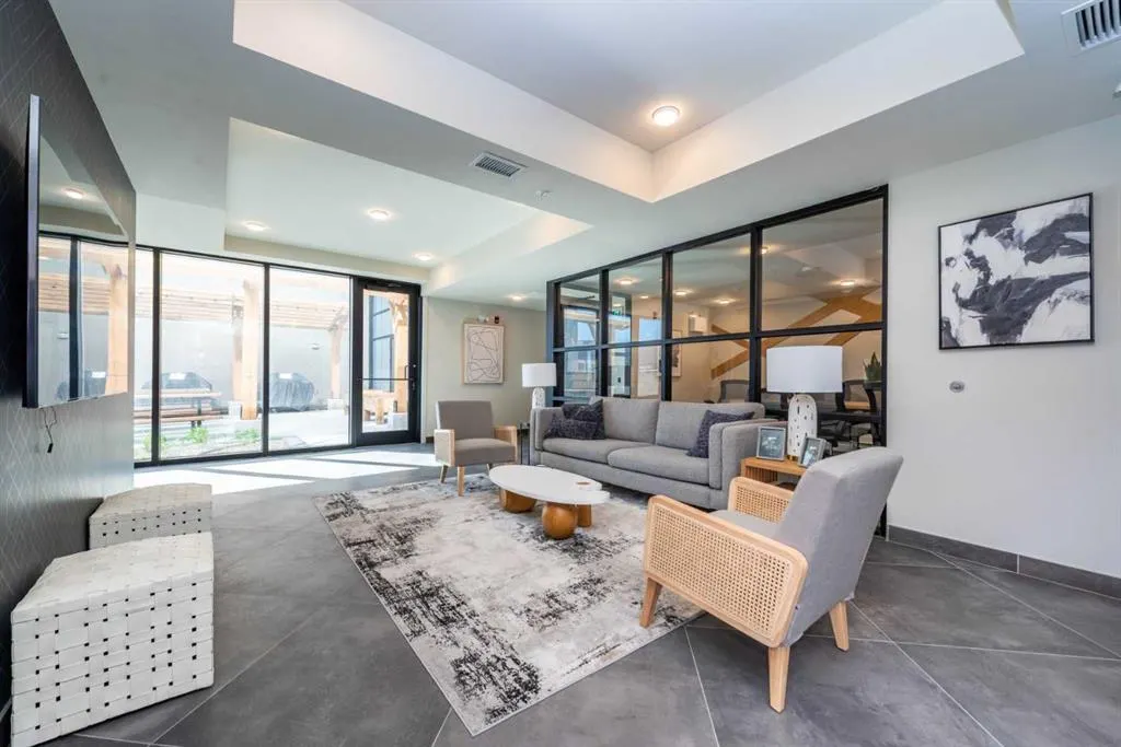 3932 University Avenue NW, #214