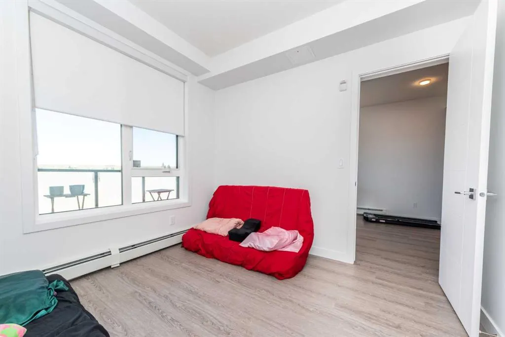 3932 University Avenue NW, #214