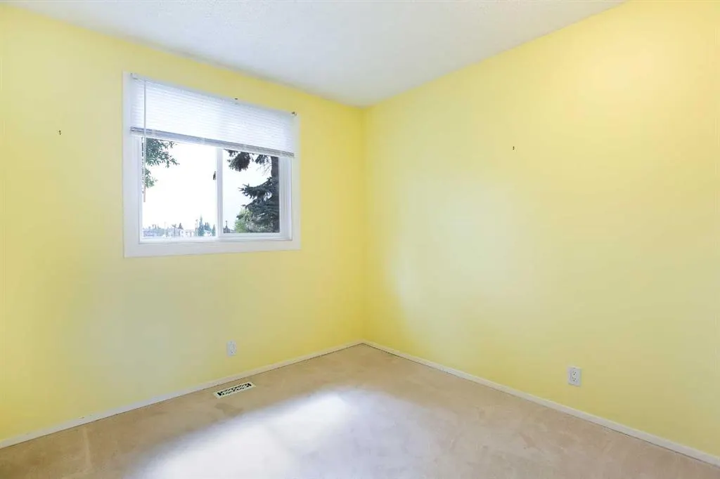 12 Rivervalley Drive SE