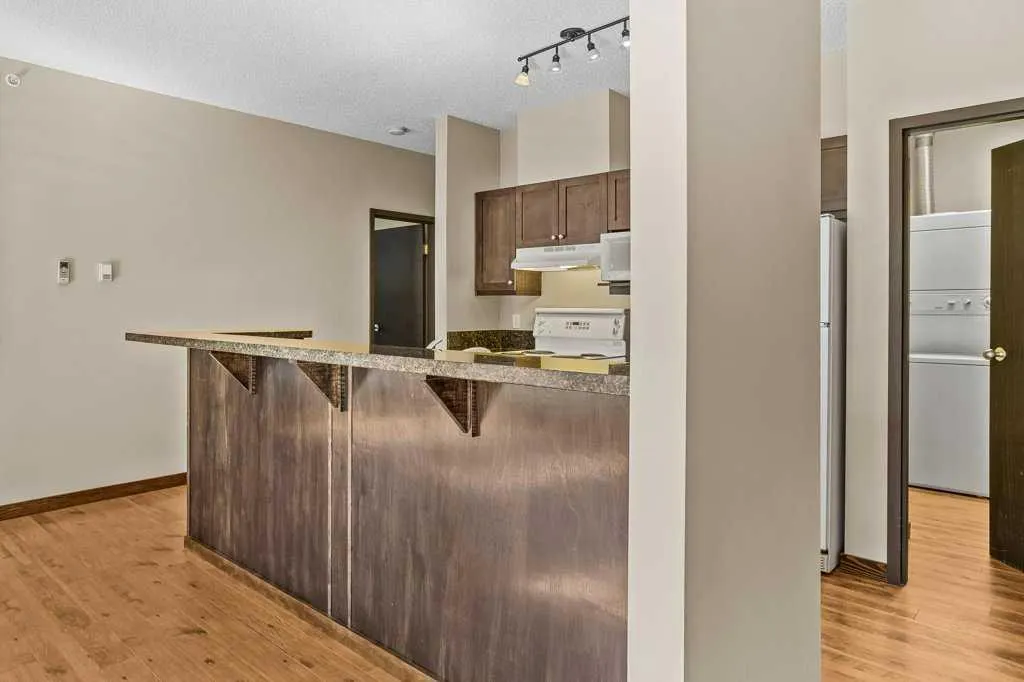 1151 Sidney Street, #302