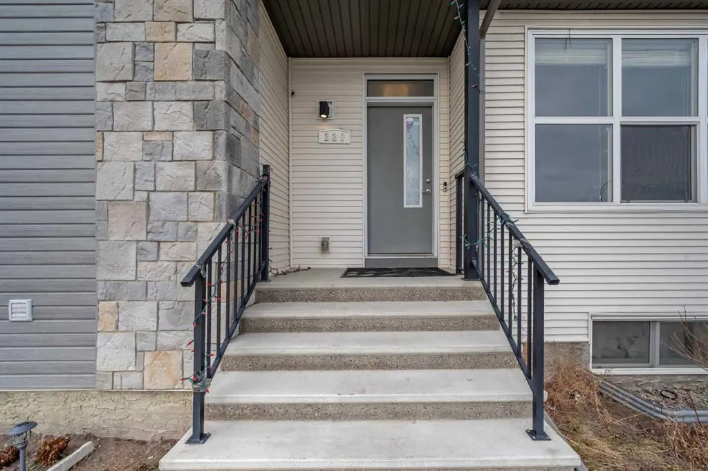 220 Savanna Road NE