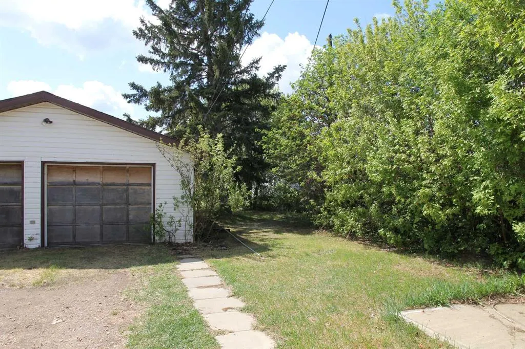 109 5 Avenue W