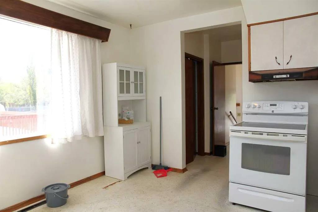 109 5 Avenue W