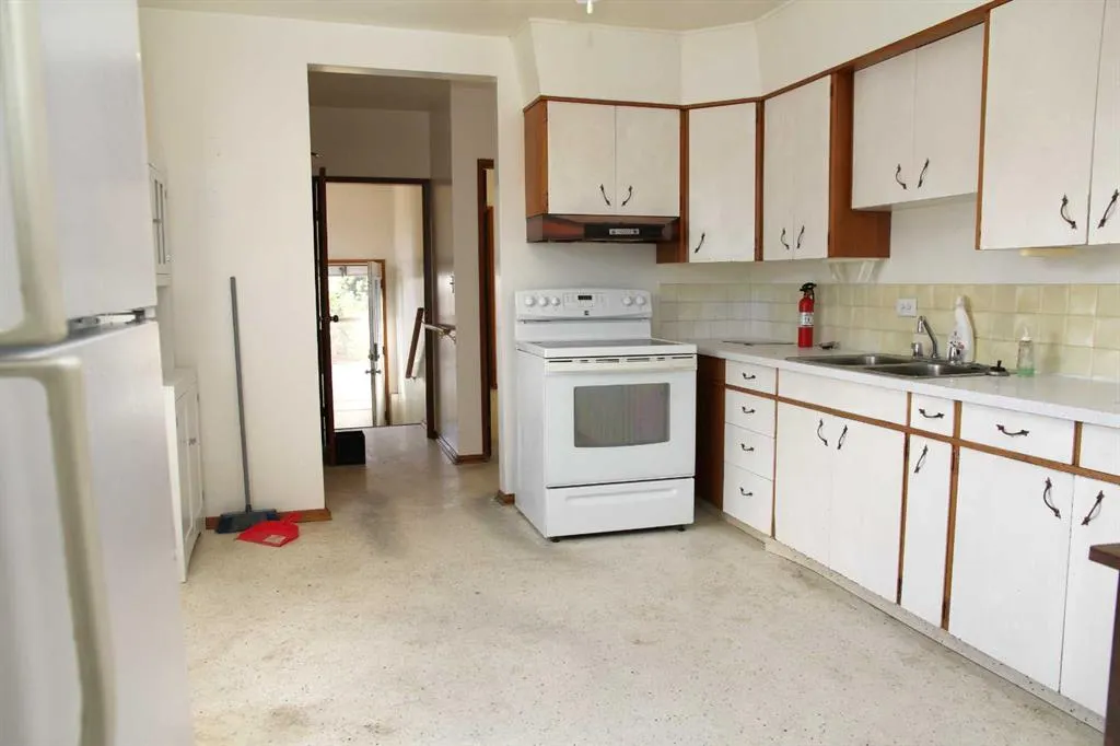 109 5 Avenue W