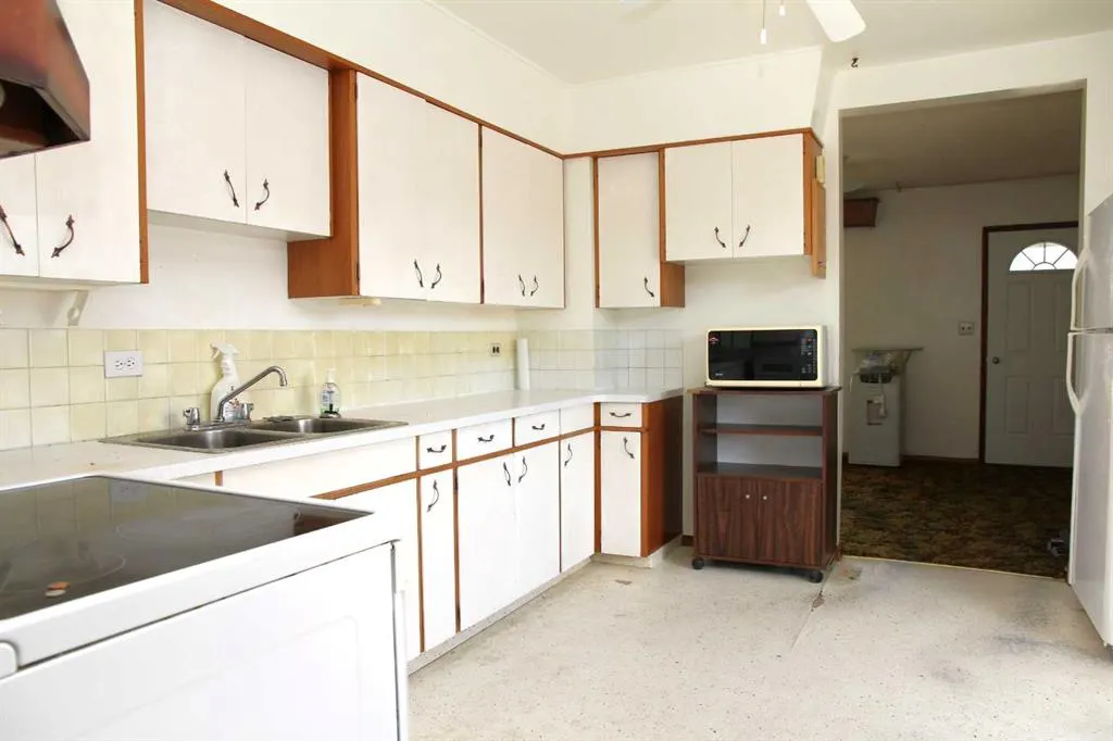 109 5 Avenue W