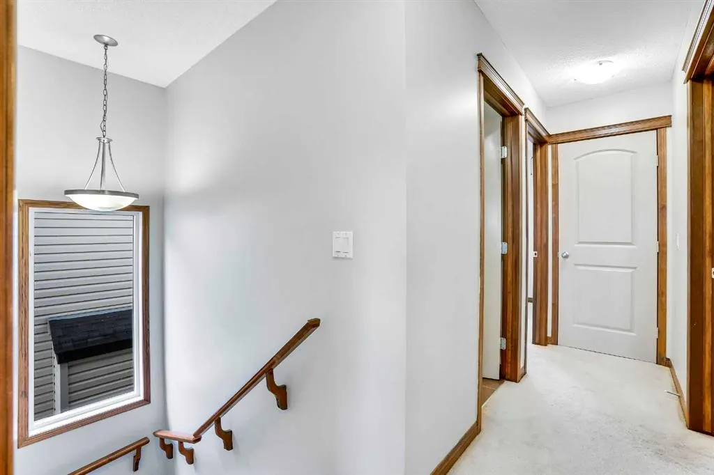 94 Taralake Way NE