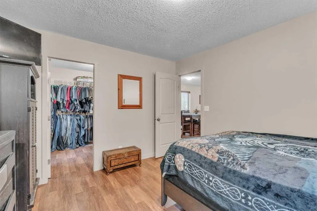270046 Township Road 284